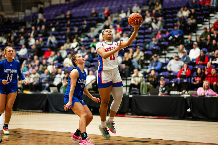 Benson Grants Pass 6A Oregon girls basketball quarterfinal 2024 Naji Saker -62